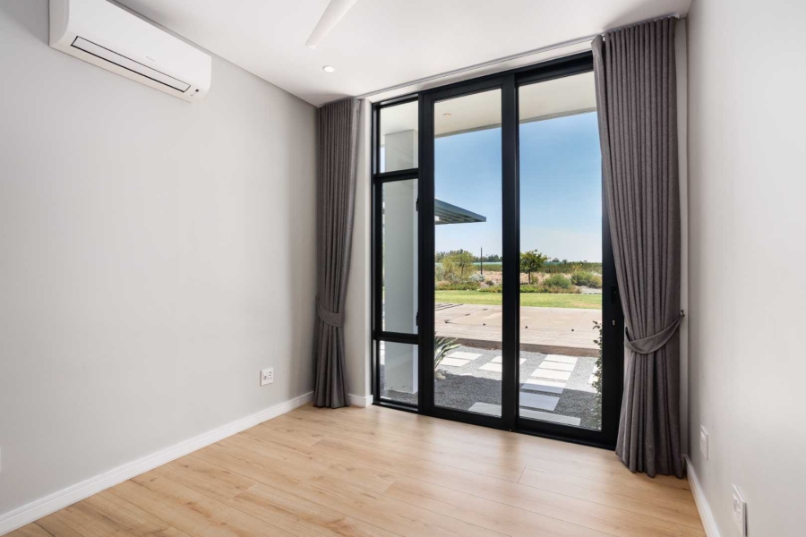To Let 5 Bedroom Property for Rent in Val De Vie Estate Western Cape